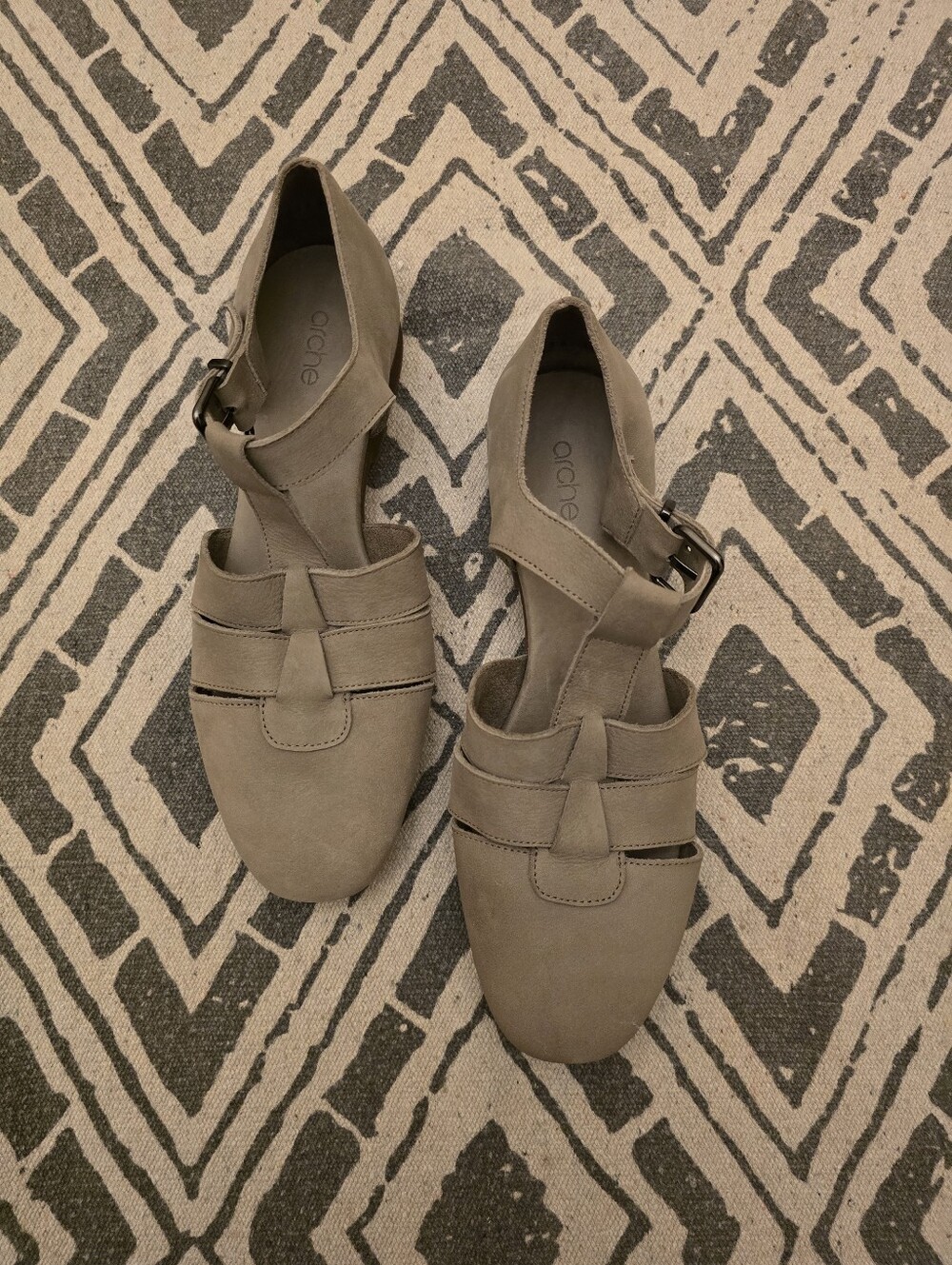 Arche Taupe Leather T-Strap Flats w/Adjustable Buckle & Flexible Gum Sole, Sz 39